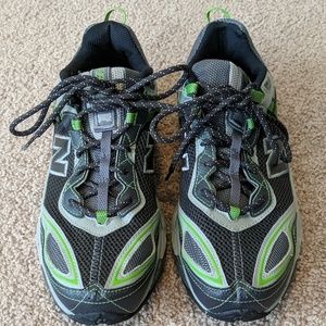 New Balance 621 Mens sz 9.5 athletic sneakers NWOT